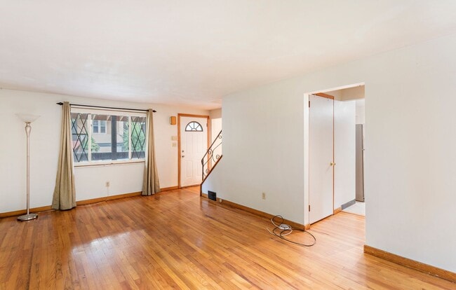 Building Photo - Classic Brick 2 Story Traditional Home in the heart of Swissvale.  Available Immediately.