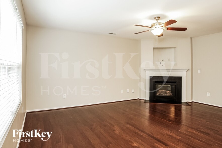 Building Photo - 500 Martha Ct