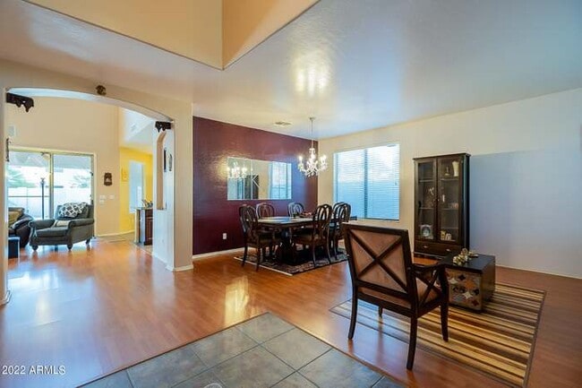 Building Photo - 735 W Carob Pl