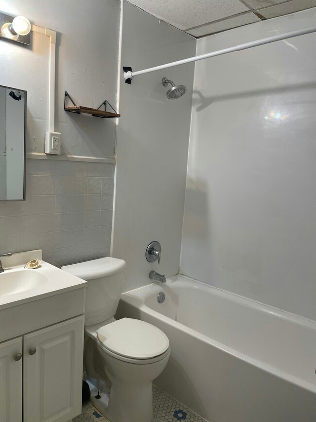 Building Photo - 1509 W Main St