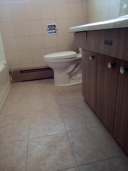 Building Photo - 1315 E 31st St