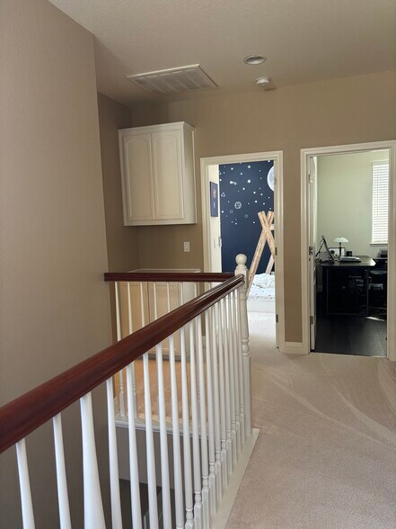 Building Photo - 343 Carriage Ln
