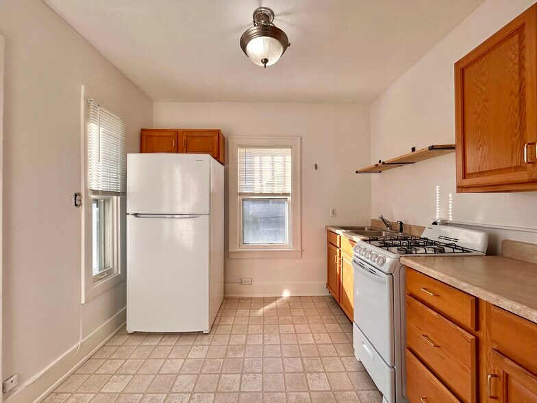 Building Photo - 224 Lyon St NE