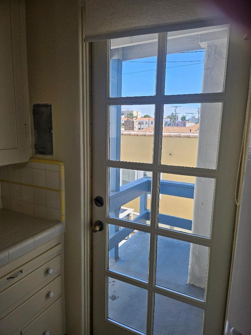 Building Photo - 417 W Kalmia St