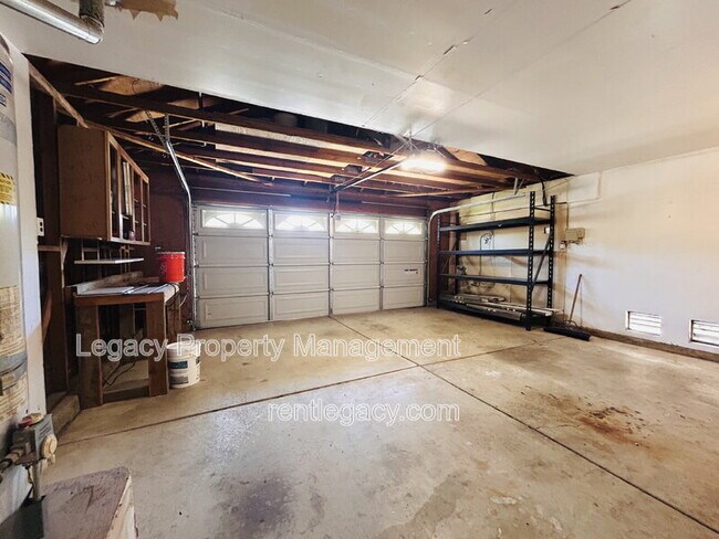 Building Photo - 3047 Mill Oak Way