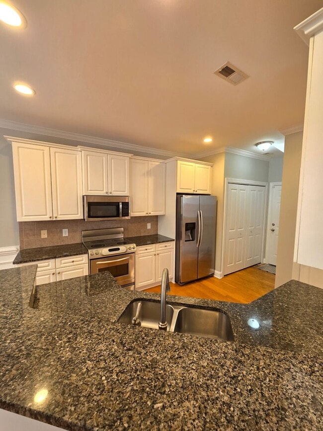 Building Photo - TOWNHOMES AT HOLLY GLEN - Gorgeous townhom...