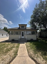 Building Photo - "Charming 2-Bedroom Retreat in the Heart of Windsor – Utilities Included!"
