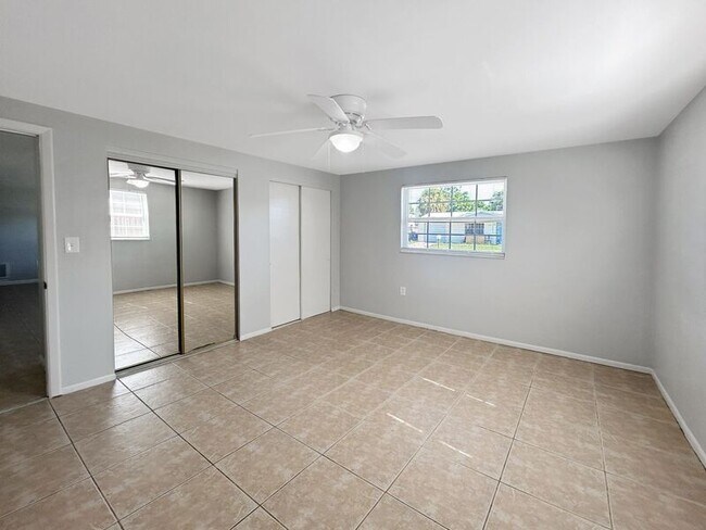 Building Photo - 3034 Primrose Dr