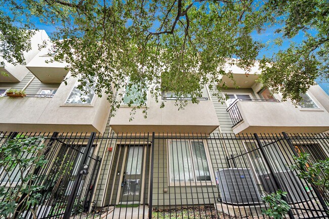 Building Photo - 1403 Delano St