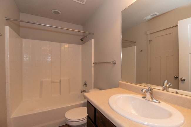 Building Photo - Beautiful Home in Midvale!