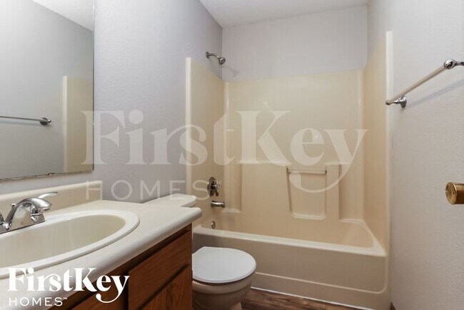 Building Photo - 6231 Longmeadow Dr