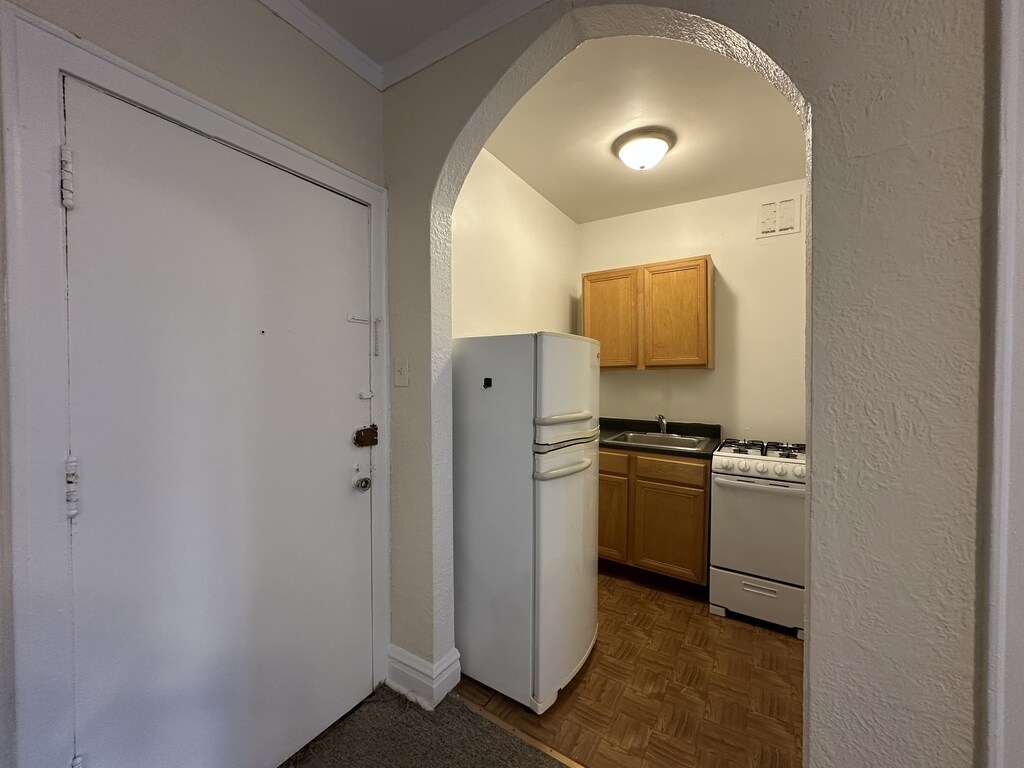 Building Photo - 4834 N Damen Ave