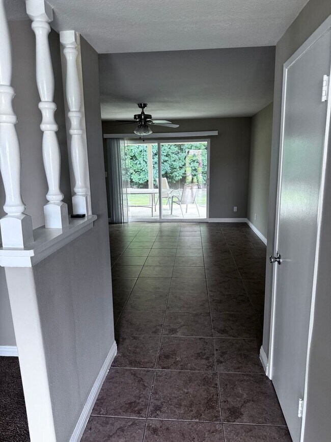 Building Photo - Beautiful 4 bed 2 baths house in a great a...