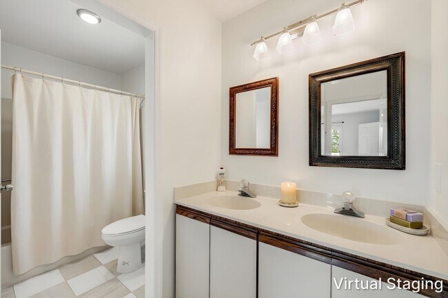 Building Photo - 2-Bedroom, 2-Bathroom Condo with Stunning Downtown Views