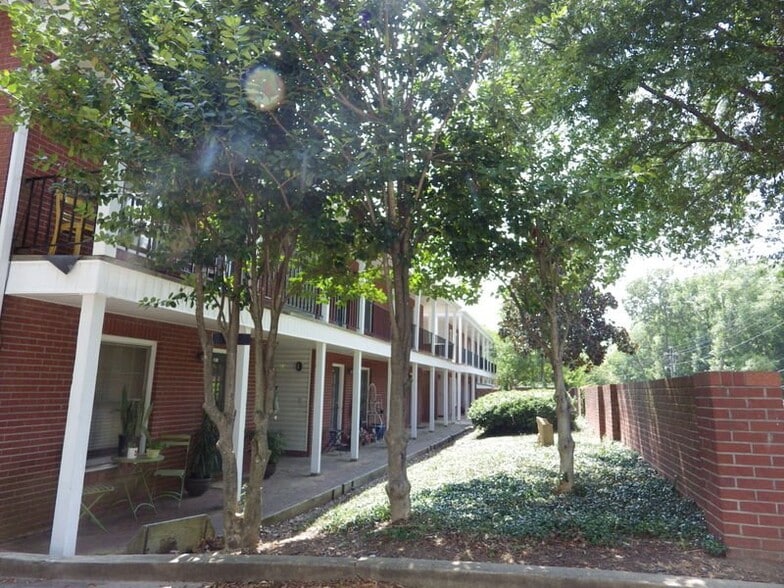Building Photo - 510 E Gillespie St