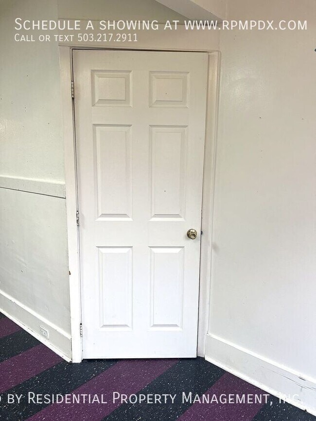 Building Photo - 214 NE Bryant St