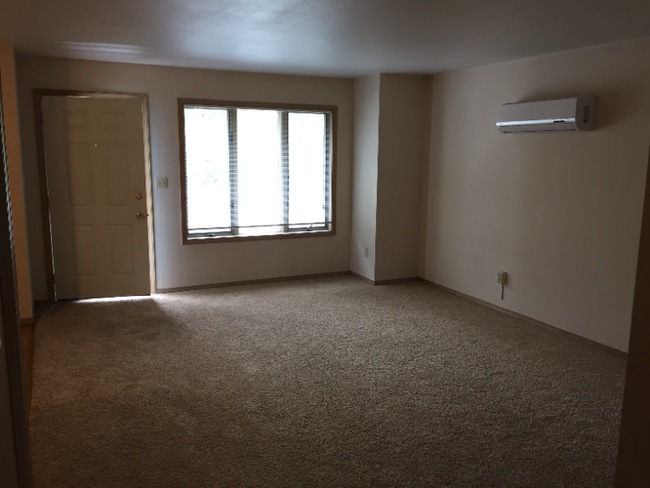 Building Photo - 1604 Sand Ct