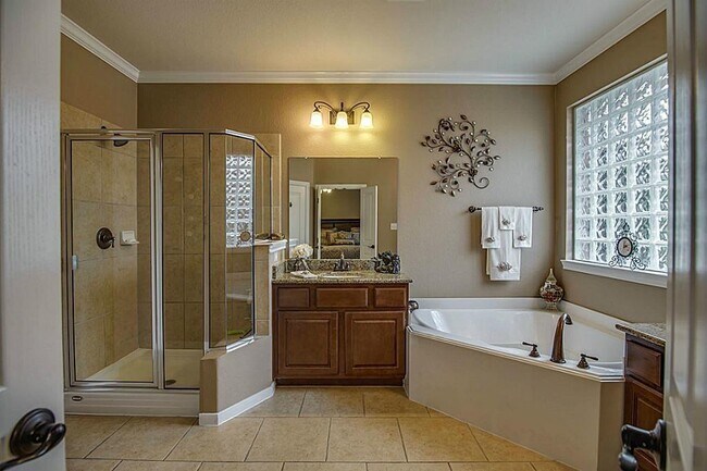 Building Photo - 9422 Cheslyn Ct