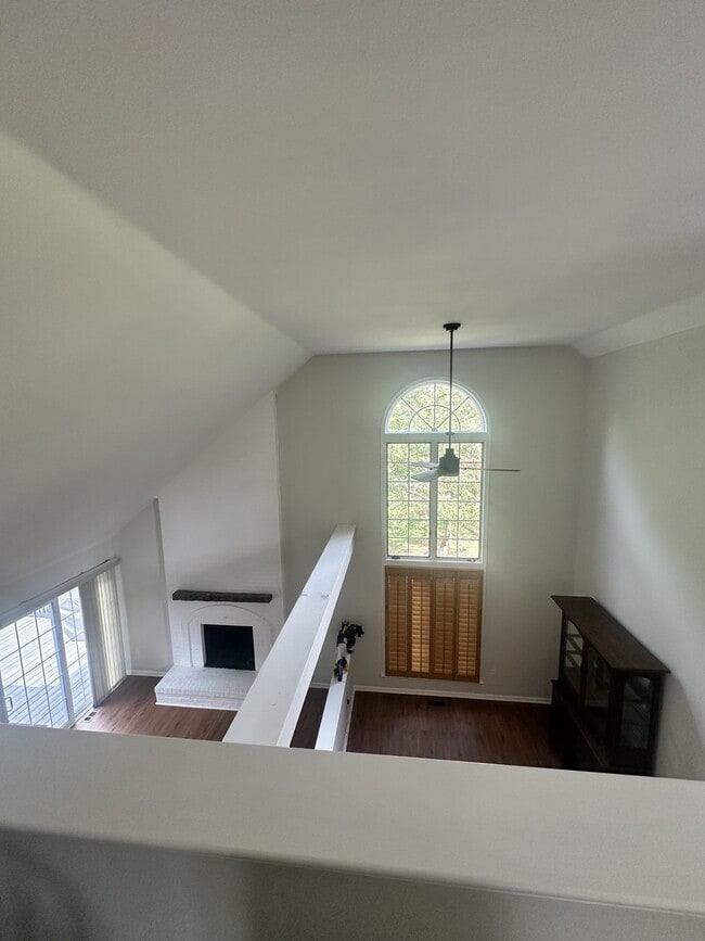 Building Photo - 4640 Newington Rd