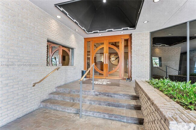 Building Photo - 2 Grove Isle Dr