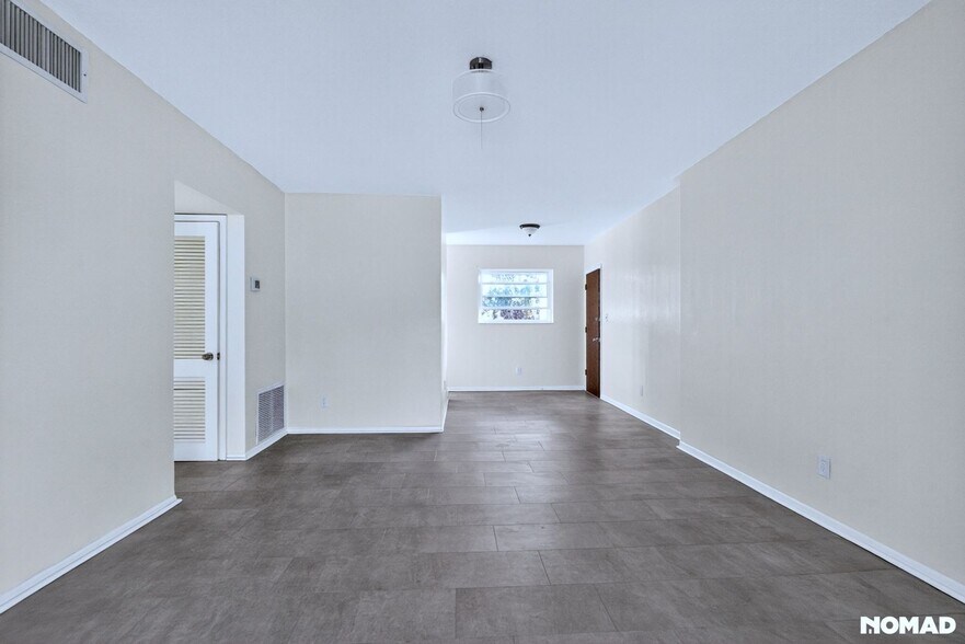 Building Photo - 3150 Pinellas Point Dr S