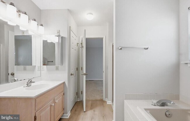 Building Photo - 362 Hamilton Dr