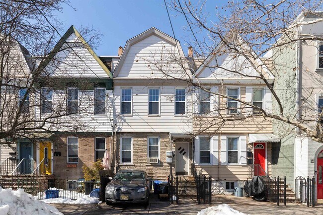 Building Photo - 29 Milton Ave