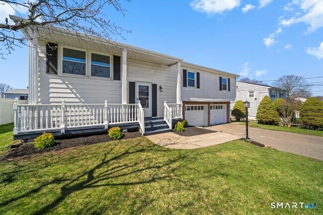 Building Photo - 25 Greenview Dr