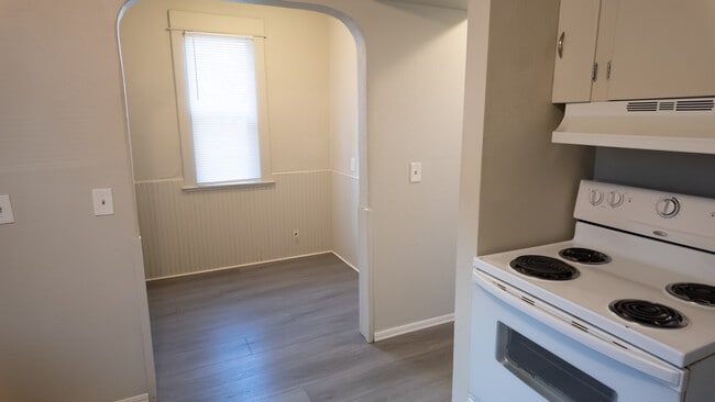 Building Photo - 102 S Perry St