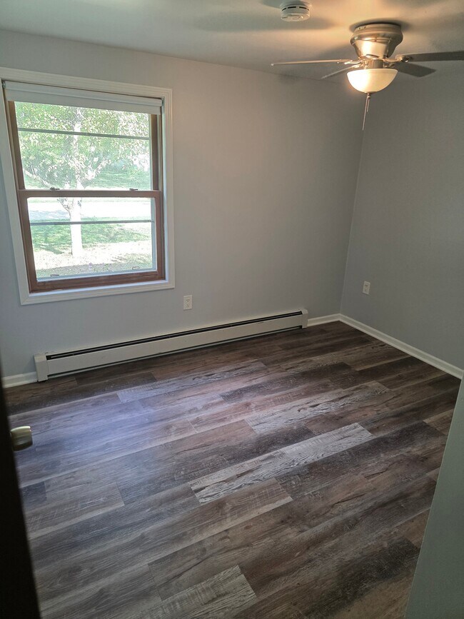 Building Photo - 375 Hauxwell Dr