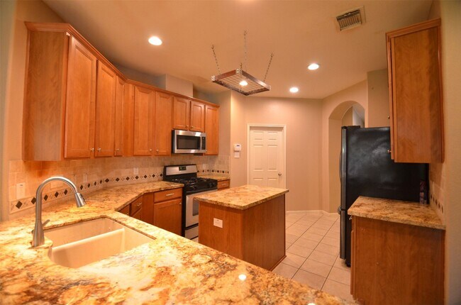 Building Photo - 26822 Kingston Glen Ln