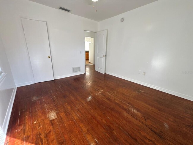 Building Photo - 1437 Pine St