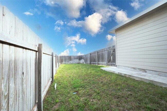Building Photo - 217 Bent Creek Dr