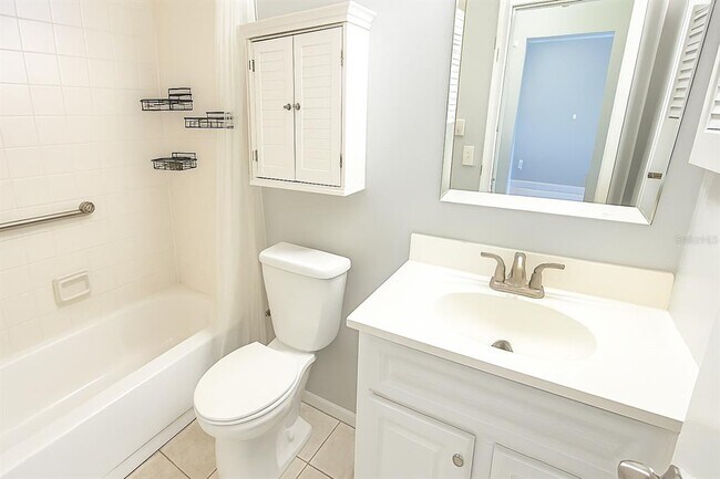 Building Photo - 2124 N Tamiami Trl