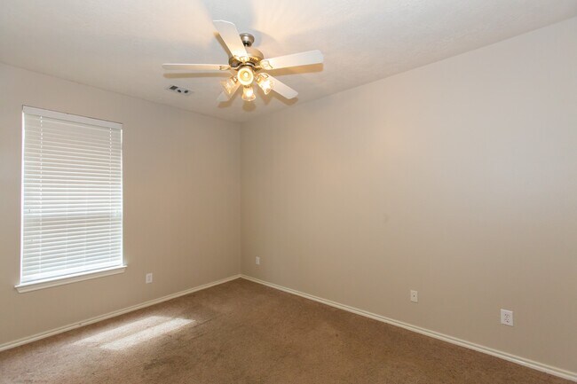 Building Photo - 10206 N Pine Ivy Ln