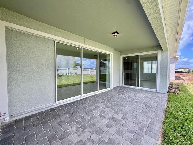 Building Photo - 6985 Oak Commons Way