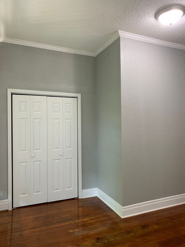 Building Photo - 1021 Hudson Rd