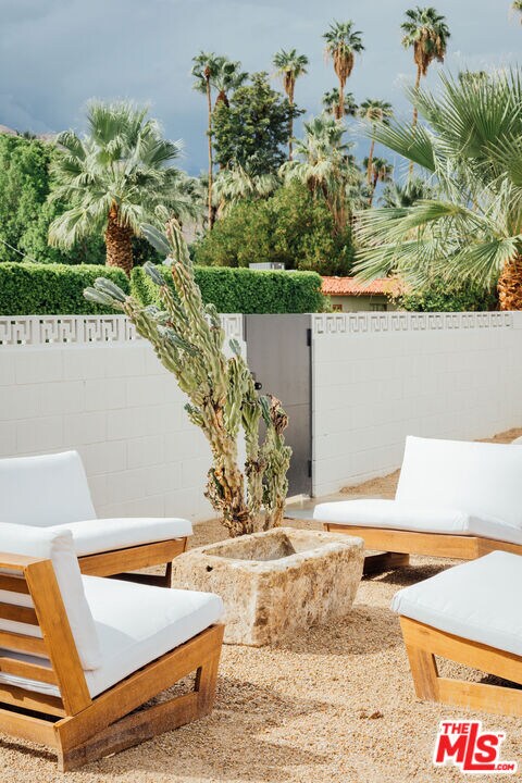 Building Photo - 1560 S Calle Palo Fierro