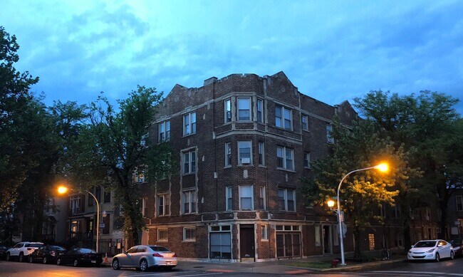 Building Photo - 1064 W Cornelia Ave
