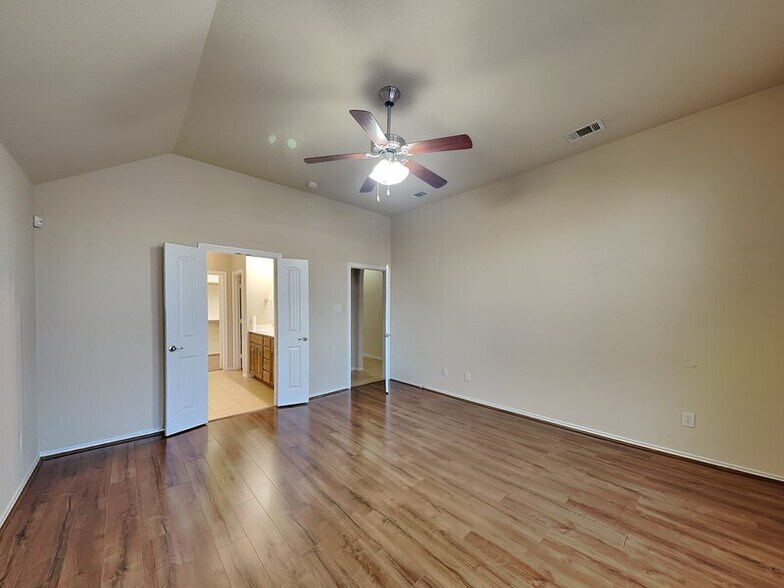 Building Photo - 1605 Grey Willow Ln