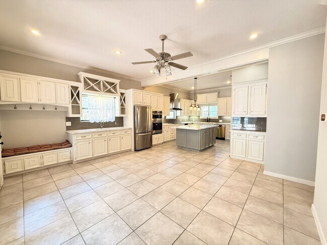 Building Photo - 2906 Deer Creek Dr