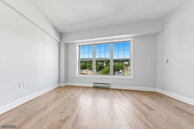 Building Photo - 48 S Park St