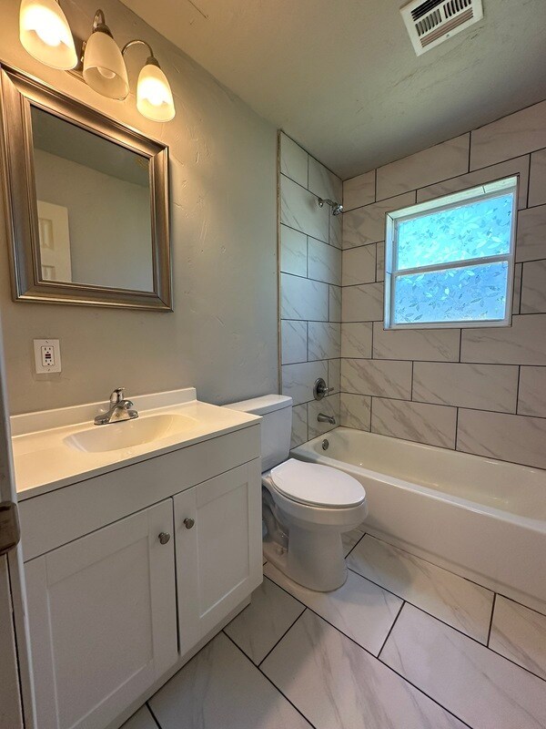 Building Photo - 3208 NW 30th St