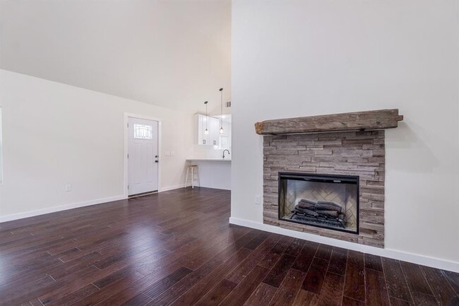 Building Photo - 7511 Carver Ave