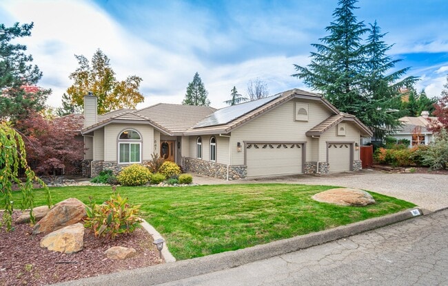 Building Photo - 841 Oak Crest Cir