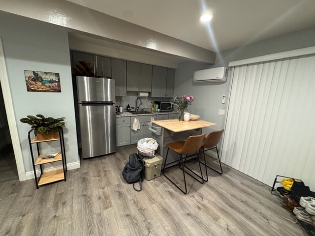 Building Photo - 1610 Corte del Rey