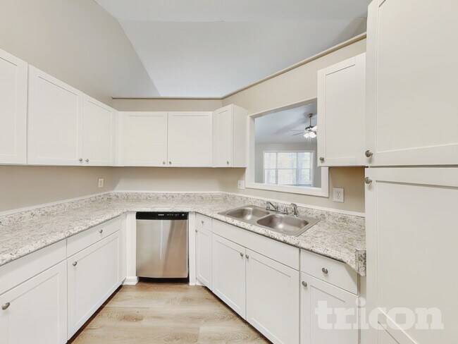 Building Photo - 235 Princeton Way