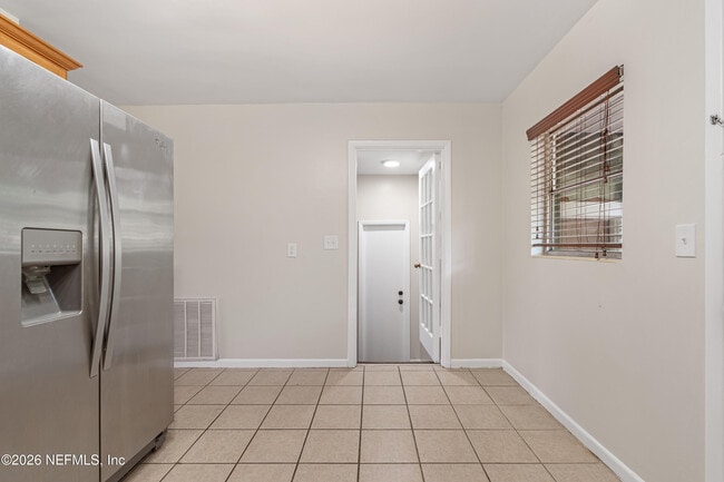 Building Photo - 1329 Hollyhock Cir