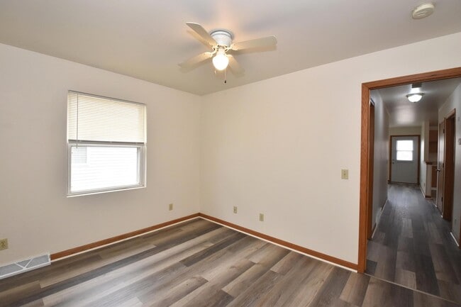 Building Photo - 3042 Hamlin Ave