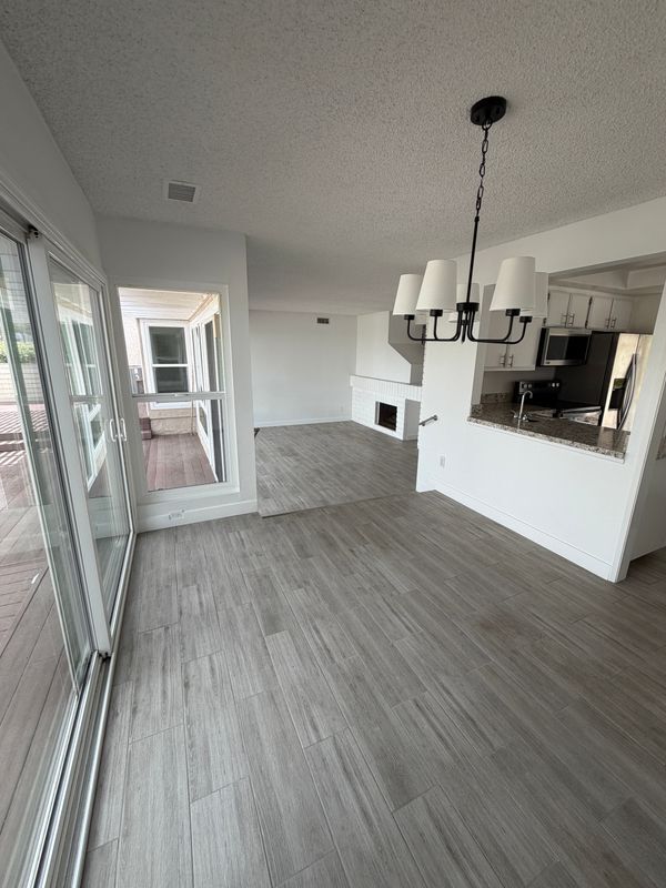 Building Photo - 10 Cove